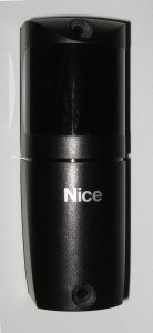 Czujnik optyczny Nice z ruchomą głowicą F210 - 12V